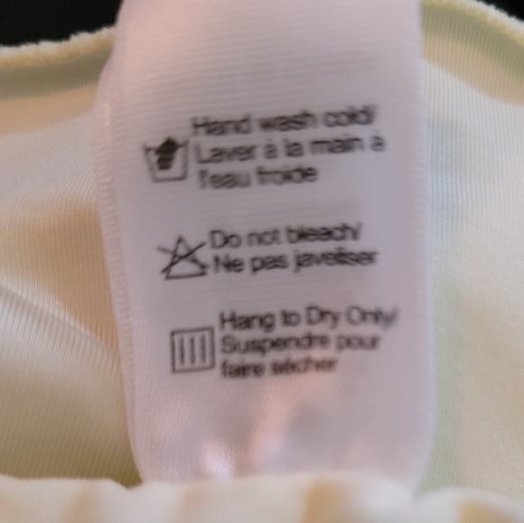 2 PC Lingerie Set, Like New, beautiful material, adjustable straps. - Picture 5 of 10